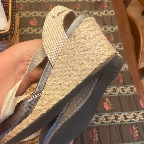 Vionic Espadrille Wedges - Picture 3 of 4